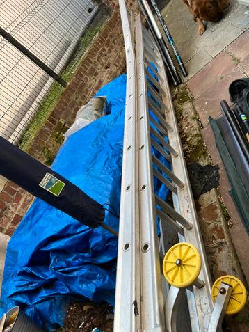 Aluminium ladder met nokhaak beschikbaar voor biedingen