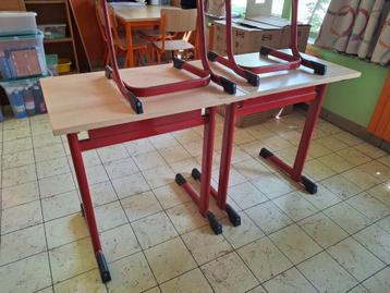 Banken en stoelen + bureau 3de graad BaO beschikbaar voor biedingen