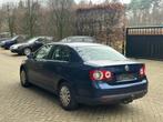 Volkswagen Jetta Benzine in propere staat lez ok 800€, Auto's, Stof, Zwart, Blauw, Bedrijf