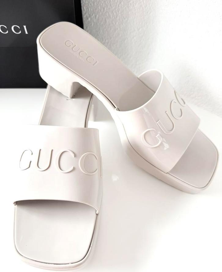 GUCCI PLATFORM LOGO MUILTJES, 40,(NEW €645) ORIGINEEL💖💖💖, Kleding | Dames, Schoenen, Zo goed als nieuw, Sandalen of Muiltjes