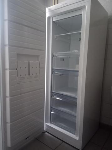 No frost diepvrieskast 200 l, Elektronische apparatuur, 160 cm of meer, Zo goed als nieuw, Ophalen, Vrieskast