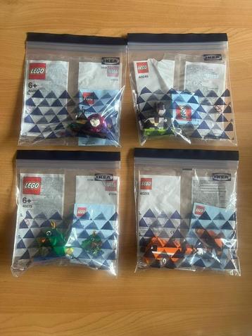 176. Lot met 4 geopende polybags Lego Brands Monthly Models beschikbaar voor biedingen