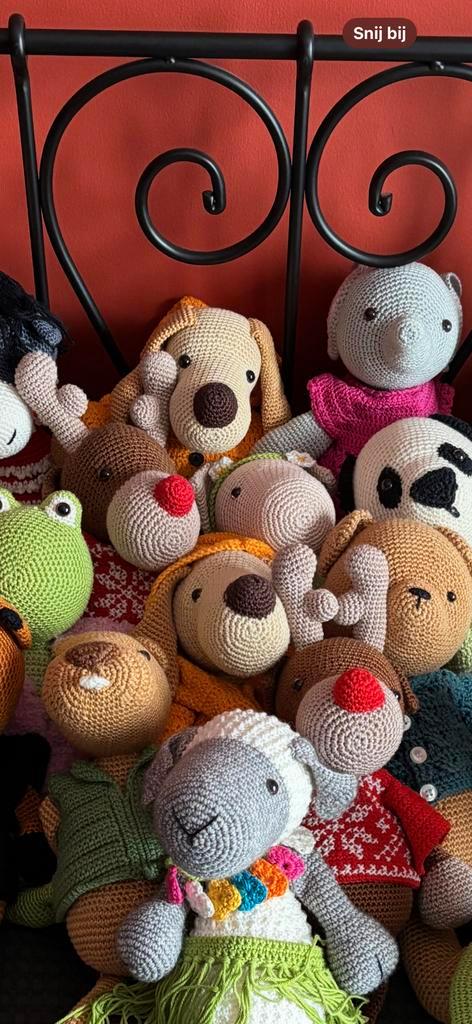 Zelfgehaakte knuffels met kleertjes, Kinderen en Baby's, Speelgoed | Knuffels en Pluche, Zo goed als nieuw, Beer, Ophalen of Verzenden