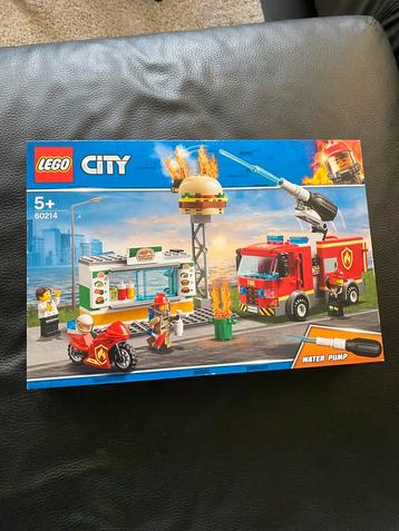 LEGO City Brand bij het Hamburgerrestaurant - 60214 beschikbaar voor biedingen