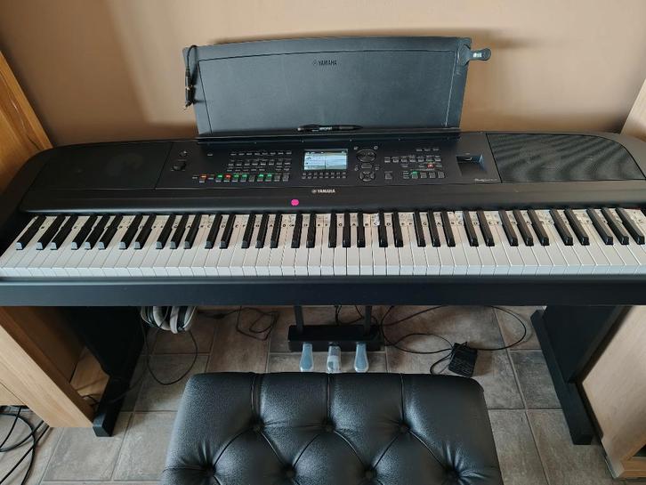 Yamaha DGX 670 Grand draagbare digitale piano, Muziek en Instrumenten, Piano's, Zo goed als nieuw, Piano, Zwart, Ophalen