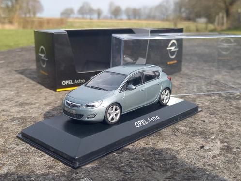Opel Astra J hatch 2009-2015 Silver Sea Met 1/43 Minichamps, Hobby en Vrije tijd, Modelauto's | 1:43, Zo goed als nieuw, Auto