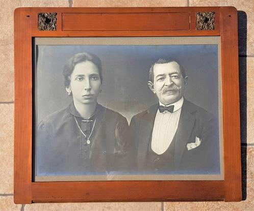 Fotoportret onder houten lijst, jaren 20, Antiek en Kunst, Curiosa en Brocante, Ophalen