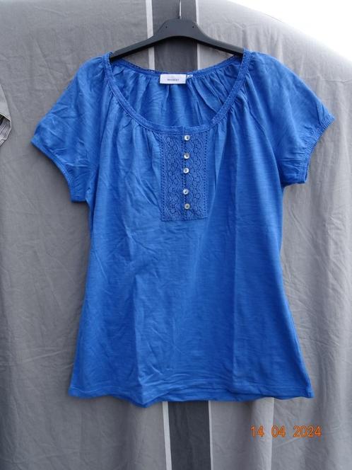 Mooi Zomers T'shirt met knopjes, Blauw Maat Medium Yessica, Kleding | Dames, T-shirts, Zo goed als nieuw, Maat 38/40 (M), Blauw