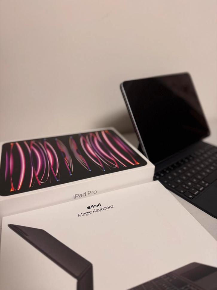 iPad Pro 11" (2022 — 4e generatie) + Magic Keyboard, Computers en Software, Apple iPads, Zo goed als nieuw, Apple iPad Pro, Wi-Fi
