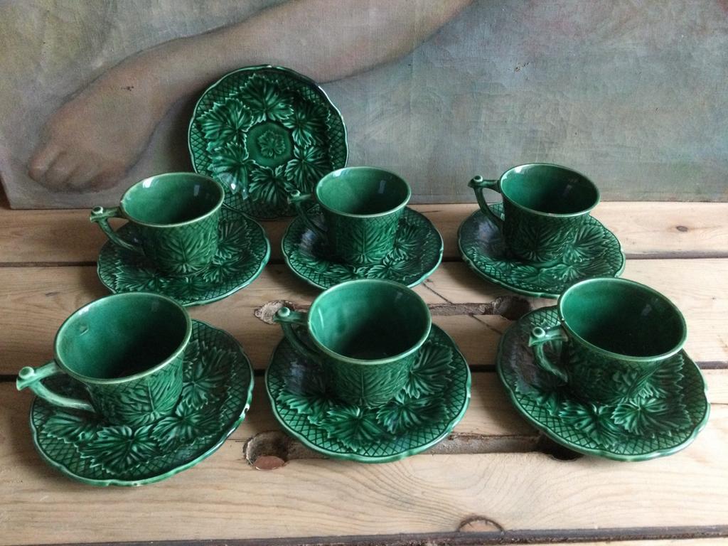 Service tasses et soucoupes en porcelaine de Gien vintage motifs de roses -  Ressourcerie Histoires Sans Fin