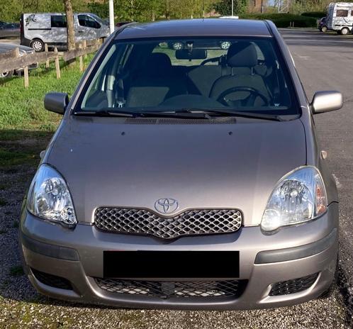 Toyota Yaris 1,0i VVT skynet, Autos, Toyota, Particulier, Yaris, ABS, Airbags, Vitres électriques, Radio, Essence, Euro 4, Berline