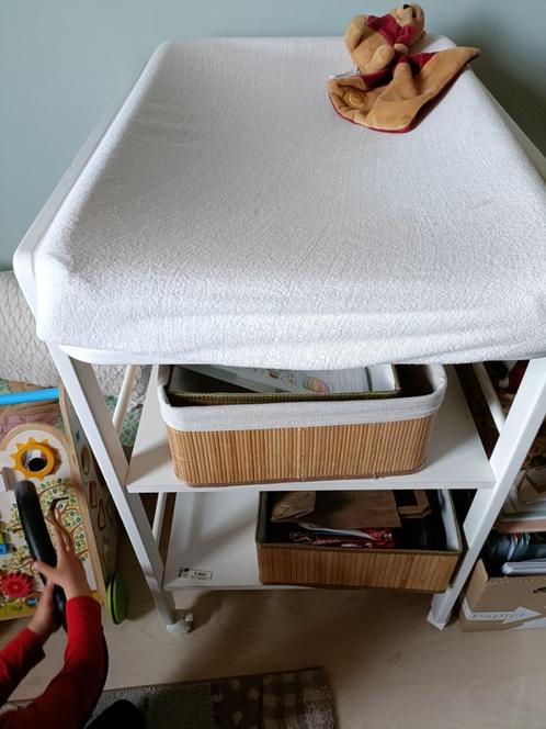 Aankleedtafel + aankleedkussen, Kinderen en Baby's, Badjes en Verzorging, Gebruikt, Aankleedkussen, Overige merken, Standaard