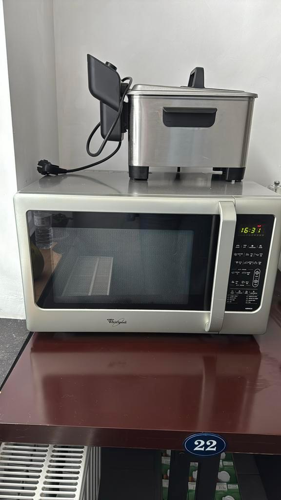 Four a micro onde combi WHIRLPOOL, Elektronische apparatuur, Microgolfovens, Zo goed als nieuw, Oven, Ophalen