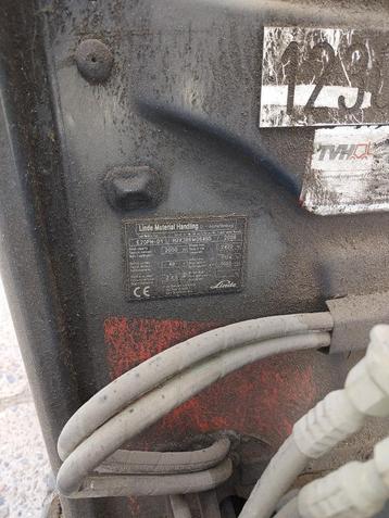 2 defecte linde heftrucks  beschikbaar voor biedingen