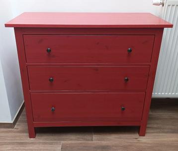 IKEA Hemnes pin massif. Rouge. 3 tiroirs. 110/96,5/51 cm., Enlèvement, Comme neuf, Pin