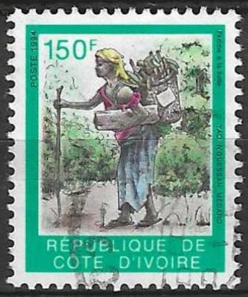 Ivoorkust 1994 - Yvert 934 - Een houtsprokkelende vrouw (ST) beschikbaar voor biedingen