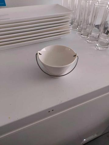 kommetjes te koop beschikbaar voor biedingen