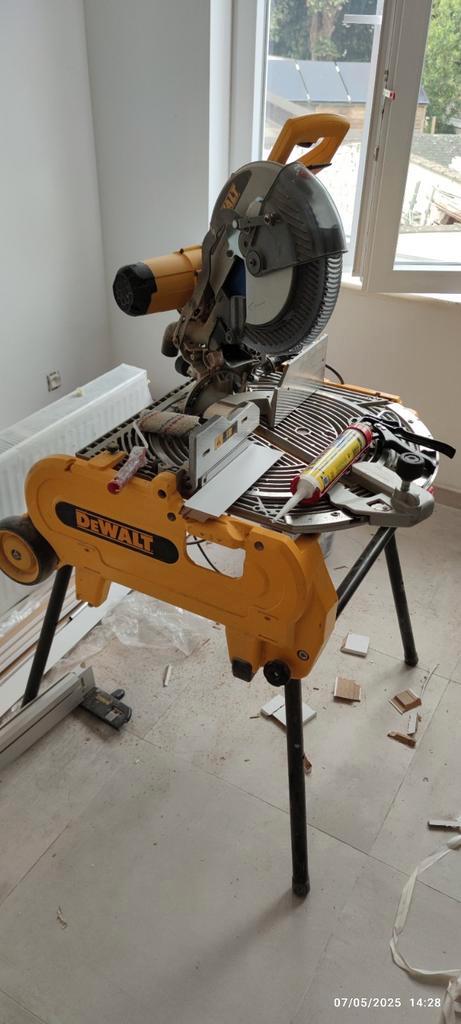 Zaagmachine DeWalt D27107-QS, Doe-het-zelf en Bouw, Gereedschap | Zaagmachines, Zo goed als nieuw, Ophalen