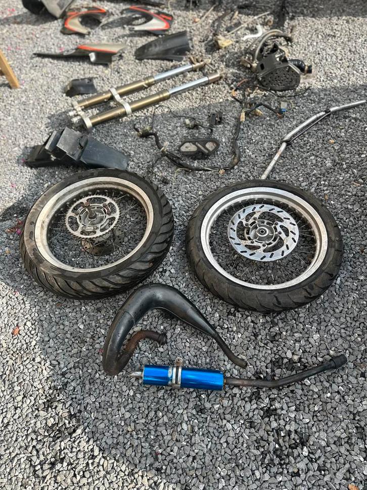 Onderdelen voor derbi senda/drd/derbi euro 2 3 4 50cc, Fietsen en Brommers, Brommeronderdelen | Algemeen, Zo goed als nieuw, Frame