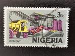 Nigéria 1973 - cimenterie - camion - surbaissée, Timbres & Monnaies, Timbres | Afrique, Affranchi, Enlèvement ou Envoi, Nigeria