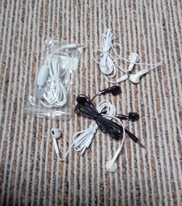 Oortelefoontjes  beschikbaar voor biedingen