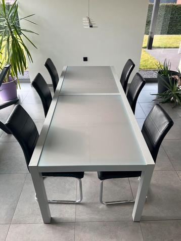 Terras eettafel voor buiten bijna gratis beschikbaar voor biedingen
