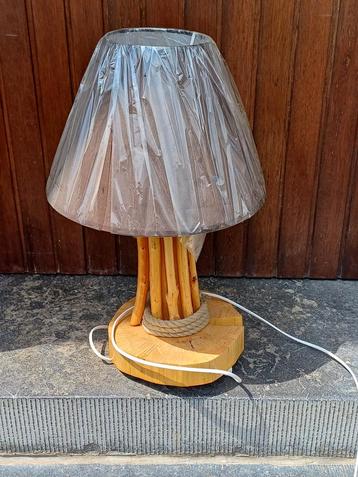 Lampadaire en bois  beschikbaar voor biedingen