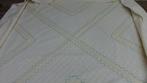 Retro, pastel geel, geborduurd  rond tafelkleed, PASEN, Huis en Inrichting, Keuken | Textiel, Ophalen of Verzenden, Gebruikt, Geel
