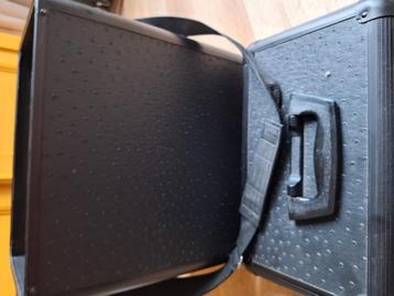 Koffer haartooi zwart beschikbaar voor biedingen