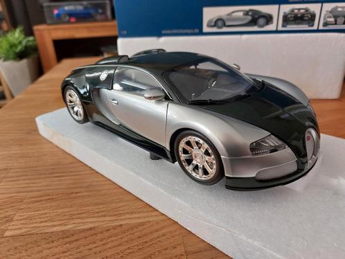 Minichamps 1/18 Bugatti veyron LCentenaire 2009 Chrome/Green, Hobby en Vrije tijd, Modelauto's | 1:18, Zo goed als nieuw, MiniChamps