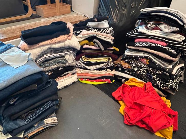 Kledingsbundel maat S (103 stuks), Kleding | Dames, Dames-kledingpakketten, Gedragen, Maat 36 (S), Ophalen