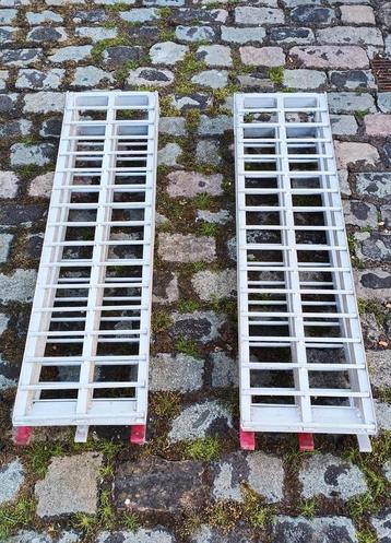 Aluminium laadbrug in 2 delen  beschikbaar voor biedingen