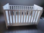 Babybed bopita met matras in goede staat en matrasbeschermer, Kinderen en Baby's, Kinderkamer | Bedden, Ophalen of Verzenden, Zo goed als nieuw