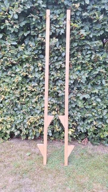 Houten stelten beschikbaar voor biedingen