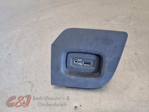 AUX/USB aansluiting van een Renault Master, Auto-onderdelen, Elektronica en Kabels, Renault, Gebruikt, 3 maanden garantie, Ophalen of Verzenden