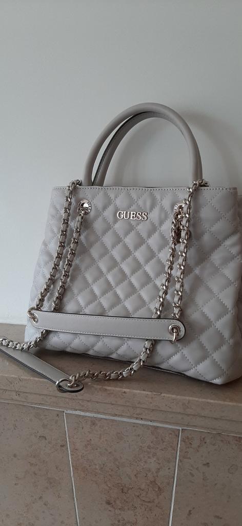 GUESS handtas, Handtassen en Accessoires, Tassen | Damestassen, Nieuw, Handtas, Beige, Ophalen of Verzenden
