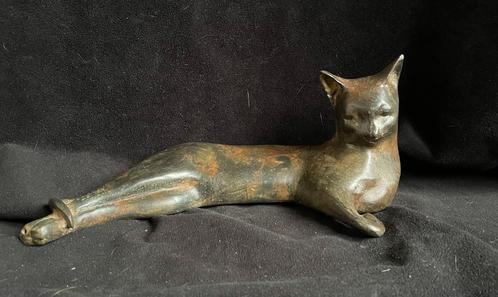 Bronzen liggende poes P.Chenet 24 cm zuiver zuiver brons., Antiquités & Art, Art | Sculptures & Bois, Enlèvement ou Envoi