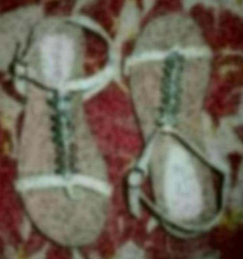 Sandales entre- orteils blanches strass 39, Vêtements | Femmes, Chaussures, Porté, Sandales et Mûles, Blanc, Enlèvement ou Envoi