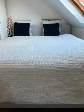 Boxspring beschikbaar voor biedingen