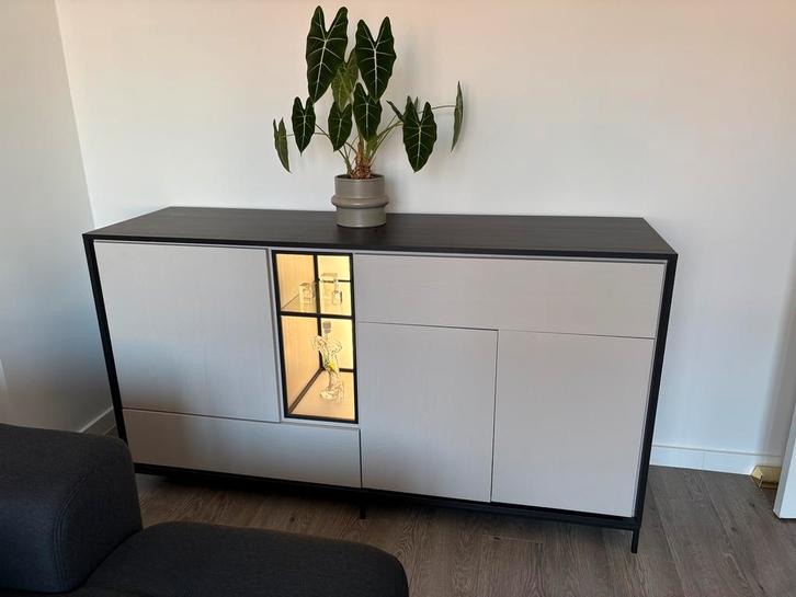 Commode beige-zwart-houtnerf, Huis en Inrichting, Kasten | Dressoirs, Zo goed als nieuw, Ophalen