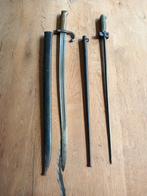 2 Franse Bajonetten WO1 met schede, origineel, Verzamelen, Ophalen of Verzenden