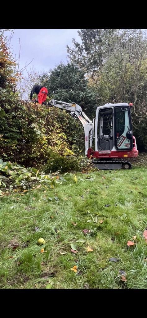 Tuinenleuckx minitractor werktuigen kraan & chauffeur tehuur, Zakelijke goederen, Machines en Bouw | Kranen en Graafmachines, Kraan