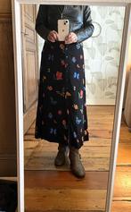 Zwarte lange rok met bloem-en diermotief, Kleding | Dames, Rokken, Maat 38/40 (M), Overige kleuren, Ophalen of Verzenden, Zo goed als nieuw