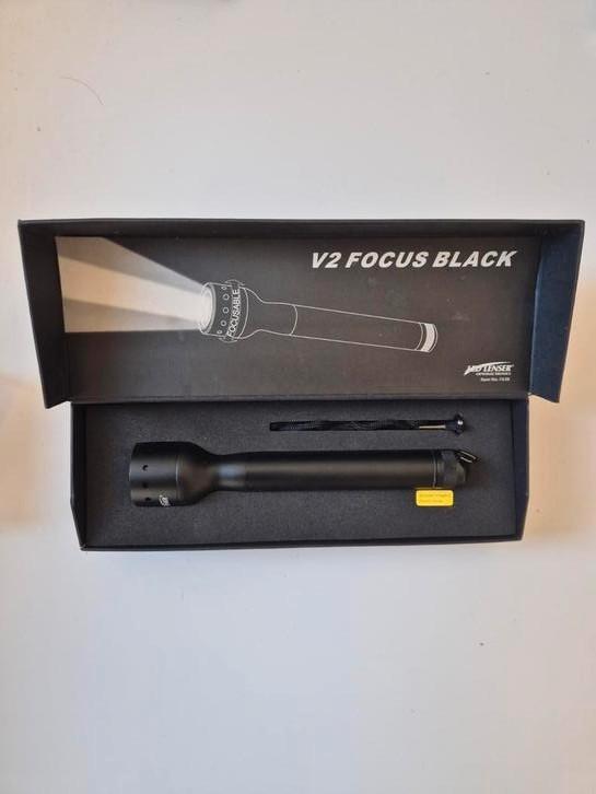 Led Lenser V2 Focus Black Zaklamp in geschenkdoos 2st, Caravans en Kamperen, Zaklampen, Ophalen of Verzenden