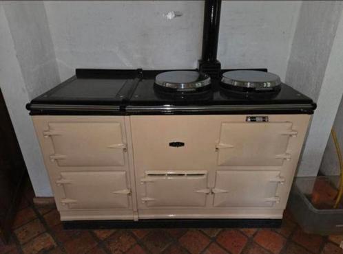 AGA oliegestookt fornuis – klassiek en karaktervol, Huis en Inrichting, Keuken | Complete keukens, Zo goed als nieuw, Crème, Ophalen