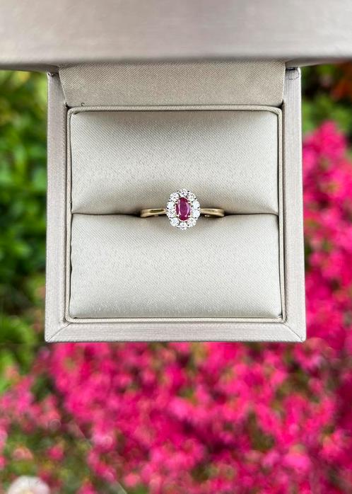 14k Gouden Robijn & Diamant Entourage Ring, Handtassen en Accessoires, Ringen, Nieuw, Dame, 17 tot 18, Goud, Goud, Met edelsteen