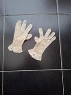 Vintage kanten handschoenen - wit, crème - jaren '60, Kleding | Dames, Ophalen of Verzenden, Vintage, Maat 36 (S), Gedragen