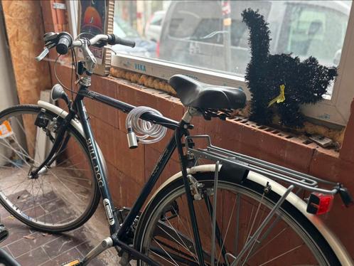 Urban bike with new tire + lock & lights – €100, Fietsen en Brommers, Brommerhelmen, Zo goed als nieuw, Medium, Ophalen