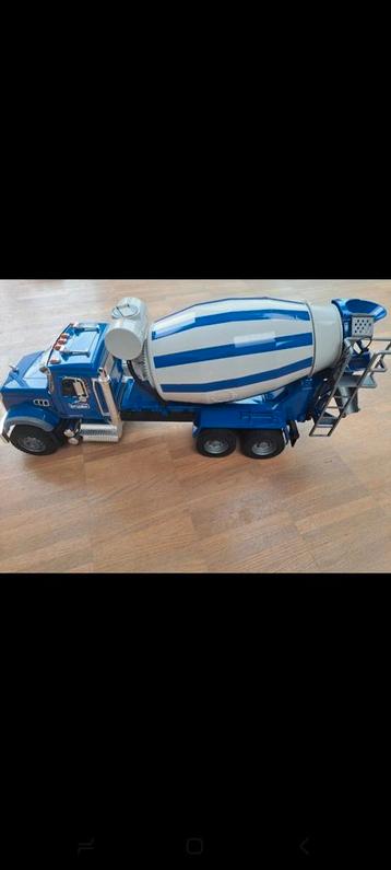 bruder beschikbaar voor biedingen