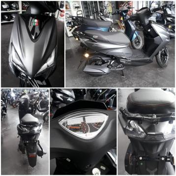 GTS sirocco mat zwart nieuwe scooter A/B klasse beschikbaar voor biedingen